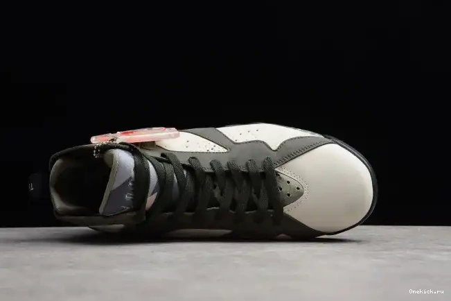 One Kick x Icicle Patta AT3375-100 Air 7 Jordan 0702